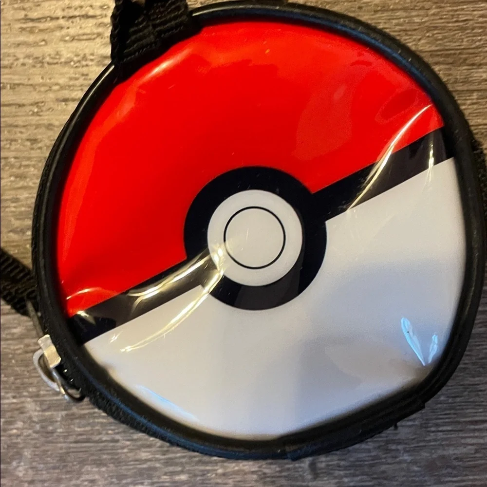 Pokémon Ball BioWorld Coin Purse Keychain